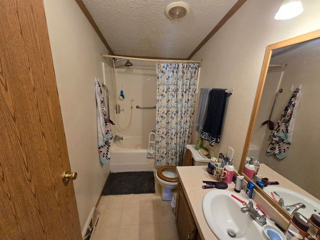 910 E SOUTH D Street, Gas City, IN 46933