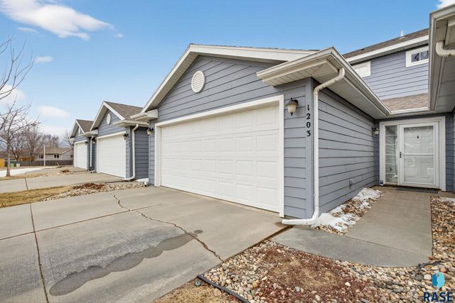 1203 N Fir Pl Place, Sioux Falls, SD 57107
