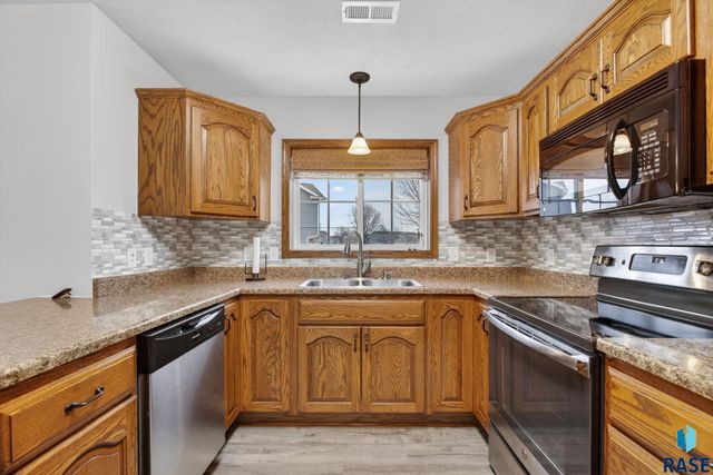 1203 N Fir Pl Place, Sioux Falls, SD 57107