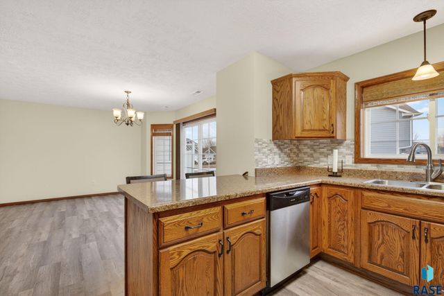 1203 N Fir Pl Place, Sioux Falls, SD 57107