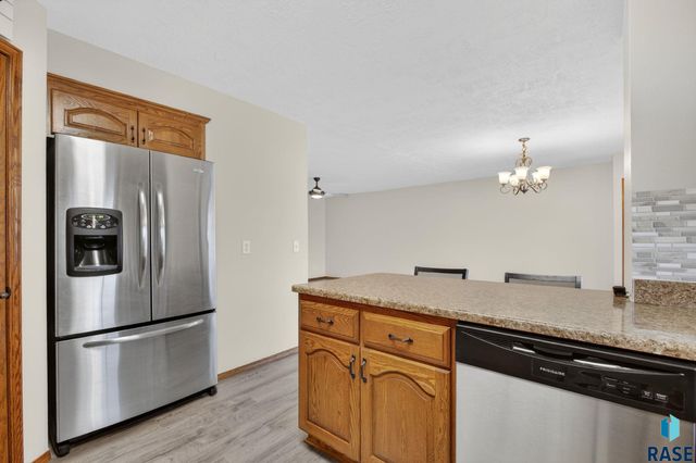 1203 N Fir Pl Place, Sioux Falls, SD 57107