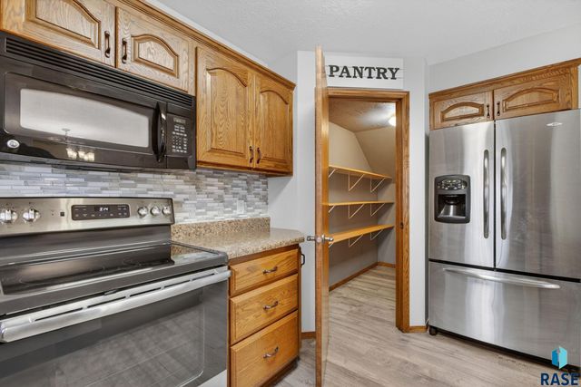 1203 N Fir Pl Place, Sioux Falls, SD 57107