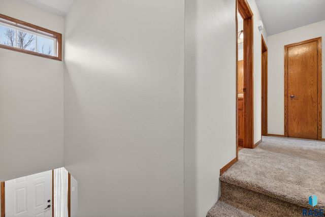 1203 N Fir Pl Place, Sioux Falls, SD 57107