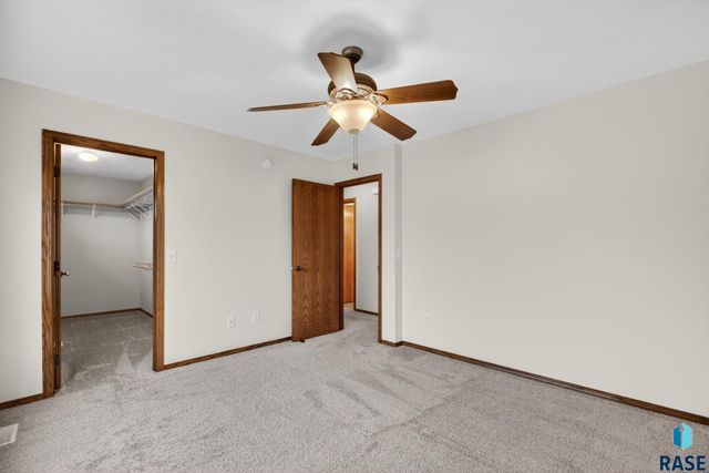 1203 N Fir Pl Place, Sioux Falls, SD 57107