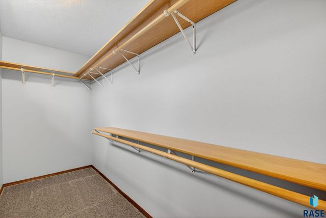 1203 N Fir Pl Place, Sioux Falls, SD 57107