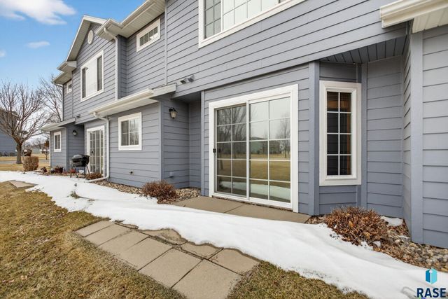 1203 N Fir Pl Place, Sioux Falls, SD 57107