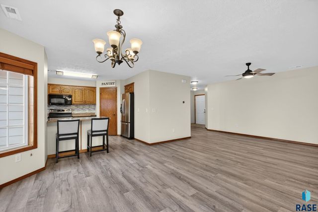 1203 N Fir Pl Place, Sioux Falls, SD 57107