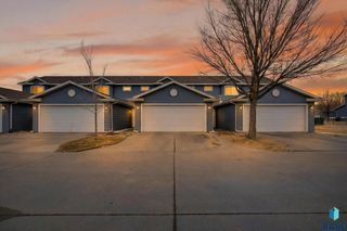 1203 N Fir Pl Place, Sioux Falls, SD 57107