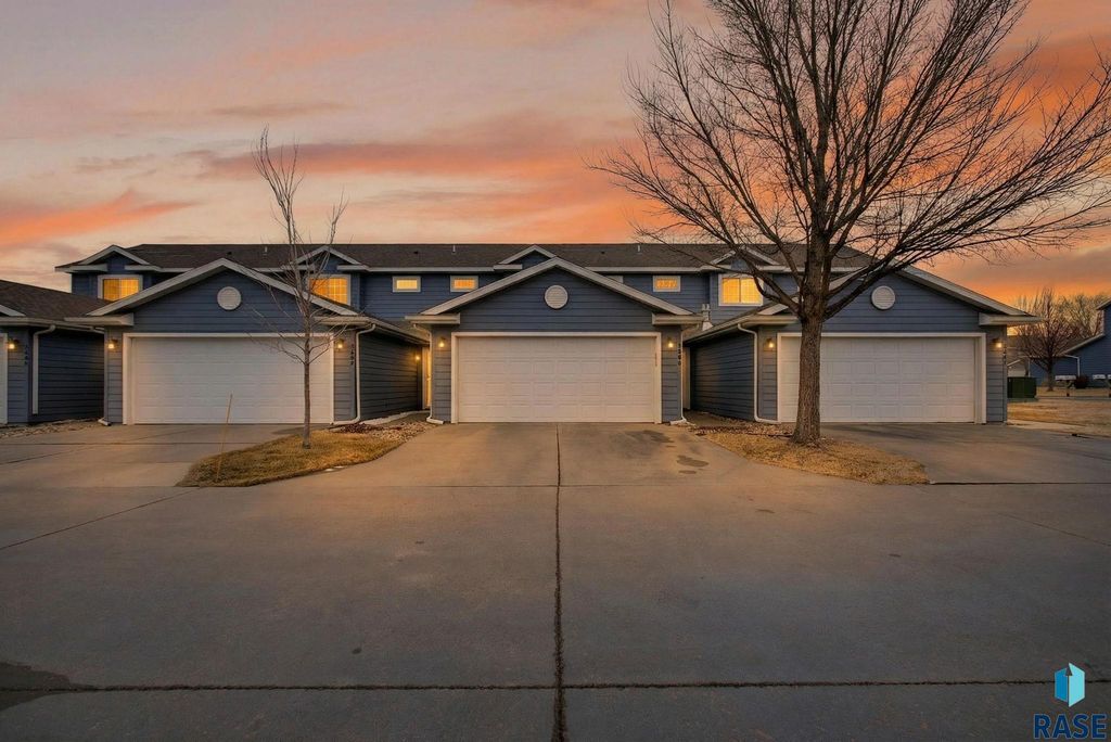 1203 N Fir Pl Place, Sioux Falls, SD 57107