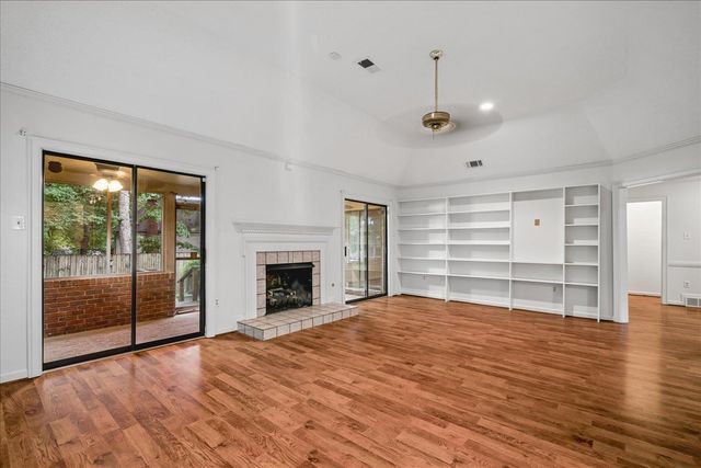 8685 CHRIS SUZANNE CIR, Memphis, TN 38018