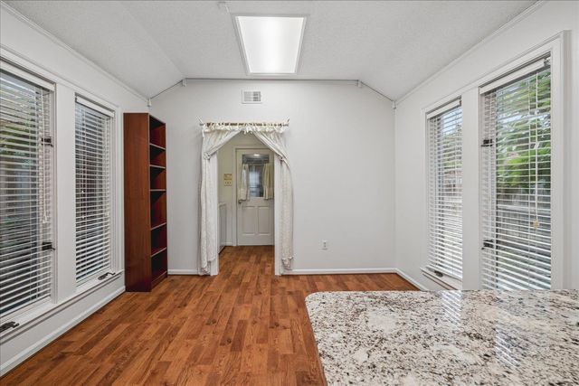 8685 CHRIS SUZANNE CIR, Memphis, TN 38018