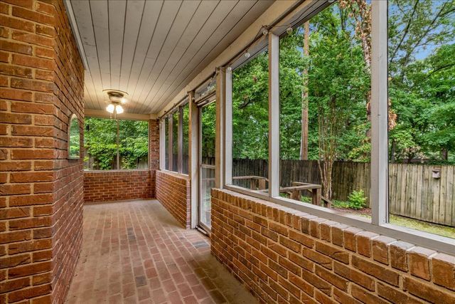 8685 CHRIS SUZANNE CIR, Memphis, TN 38018