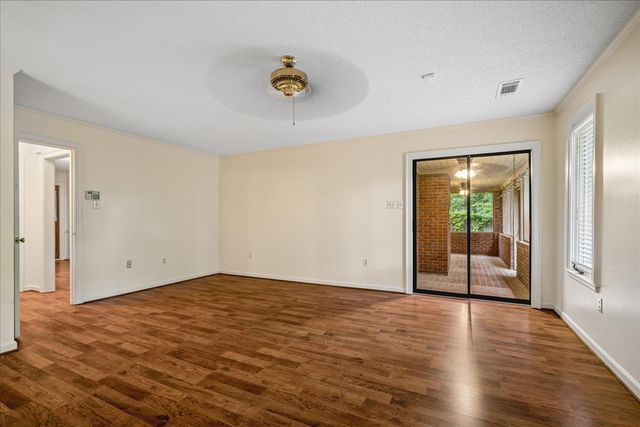 8685 CHRIS SUZANNE CIR, Memphis, TN 38018