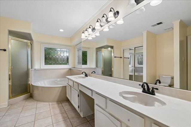 8685 CHRIS SUZANNE CIR, Memphis, TN 38018