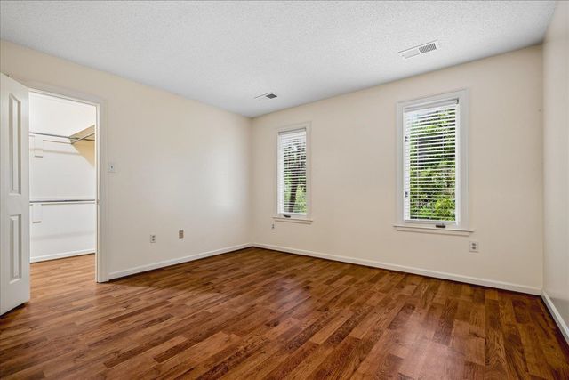 8685 CHRIS SUZANNE CIR, Memphis, TN 38018
