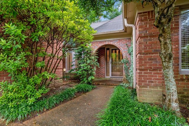 8685 CHRIS SUZANNE CIR, Memphis, TN 38018