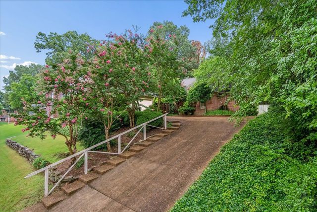 8685 CHRIS SUZANNE CIR, Memphis, TN 38018