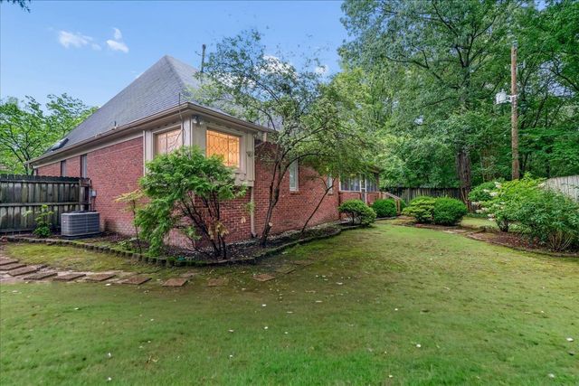 8685 CHRIS SUZANNE CIR, Memphis, TN 38018