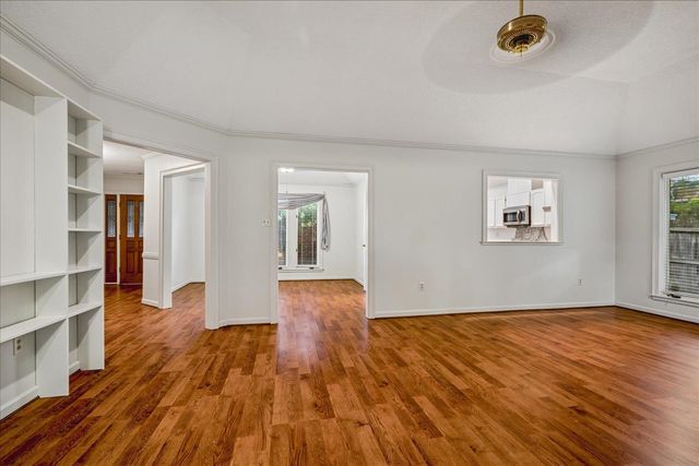 8685 CHRIS SUZANNE CIR, Memphis, TN 38018