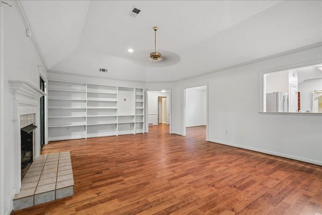 8685 CHRIS SUZANNE CIR, Memphis, TN 38018