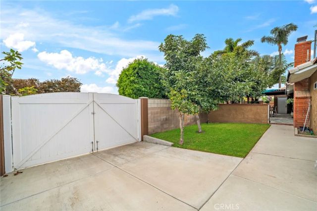 17349 Los Amigos Circle, Fountain Valley, CA 92708