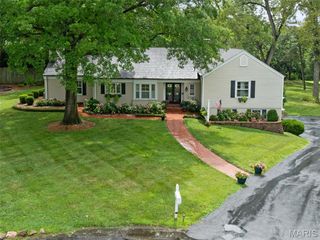 13 Ladue Crest Lane, St Louis, MO 63124
