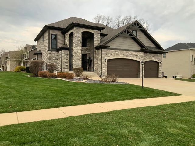 2095 S Feather Rock Drive S, Crown Point, IN 46307