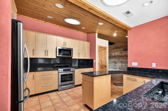 38 Lookout Road, Asheville, NC 28804