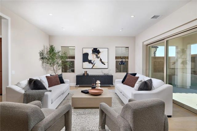 113 Oakstone, Irvine, CA 92618