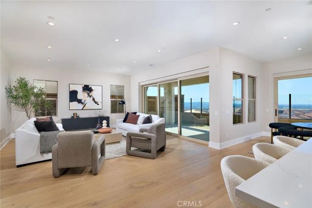 113 Oakstone, Irvine, CA 92618