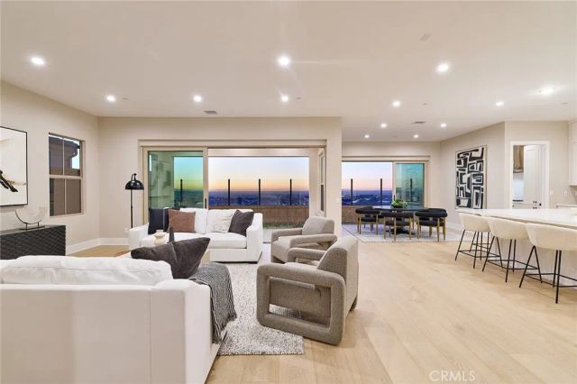 113 Oakstone, Irvine, CA 92618