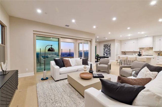 113 Oakstone, Irvine, CA 92618