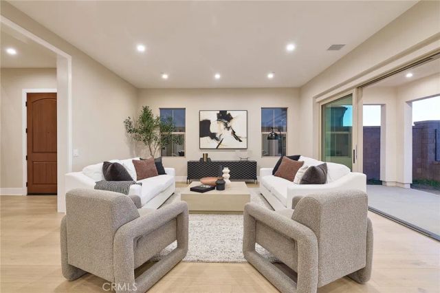 113 Oakstone, Irvine, CA 92618