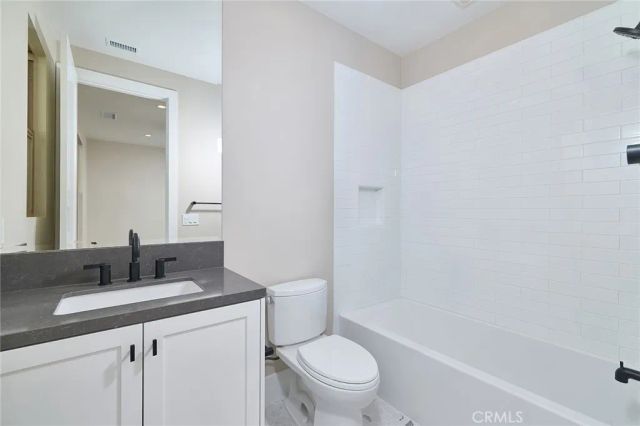 113 Oakstone, Irvine, CA 92618