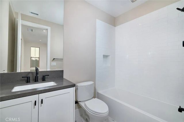 113 Oakstone, Irvine, CA 92618