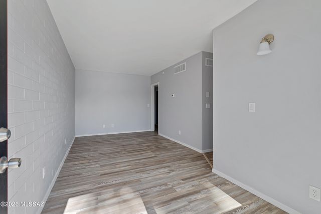 5570 E Hampton St Apt 115, Tucson, AZ 85712