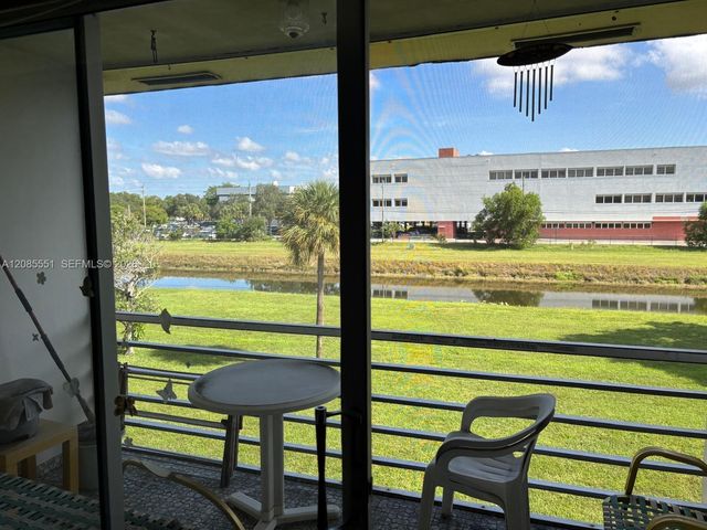 8021 N Sunrise Lakes Drive 310, Sunrise, FL 33322