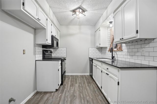 1104 W Waco Street, Broken Arrow, OK 74011