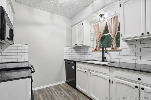 1104 W Waco Street, Broken Arrow, OK 74011