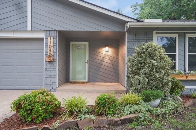 1104 W Waco Street, Broken Arrow, OK 74011