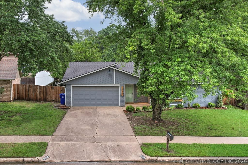 1104 W Waco Street, Broken Arrow, OK 74011