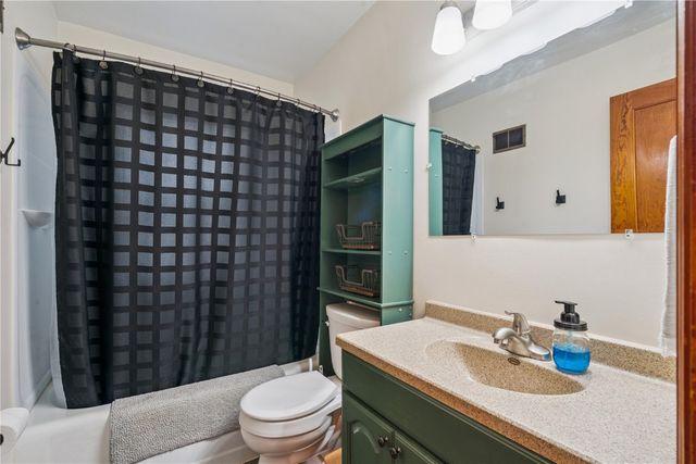 186 22nd Ave SW, Cedar Rapids, IA 52404