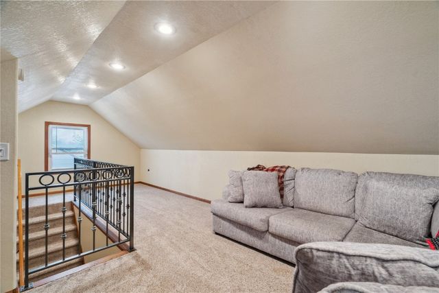 186 22nd Ave SW, Cedar Rapids, IA 52404