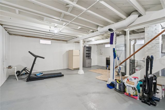 186 22nd Ave SW, Cedar Rapids, IA 52404