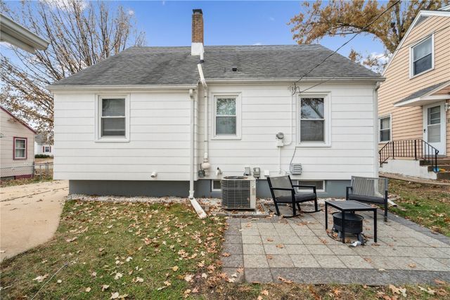 186 22nd Ave SW, Cedar Rapids, IA 52404