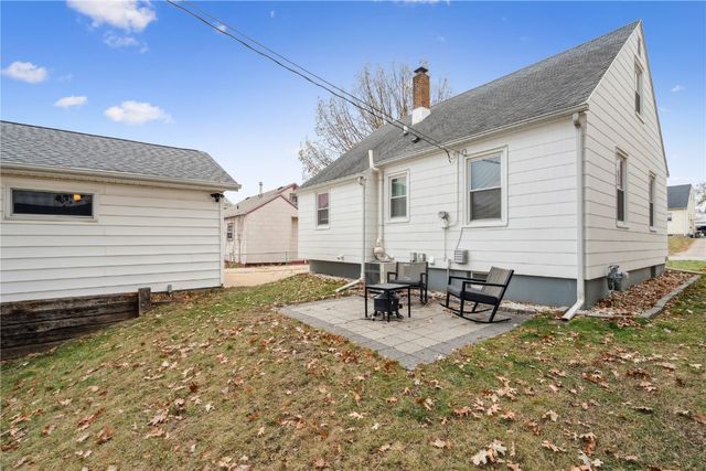 186 22nd Ave SW, Cedar Rapids, IA 52404