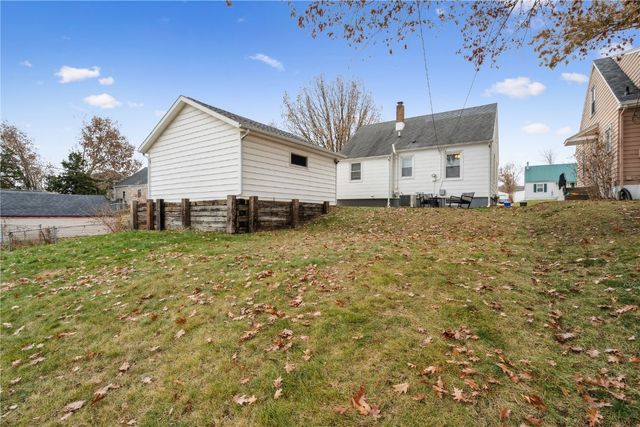 186 22nd Ave SW, Cedar Rapids, IA 52404