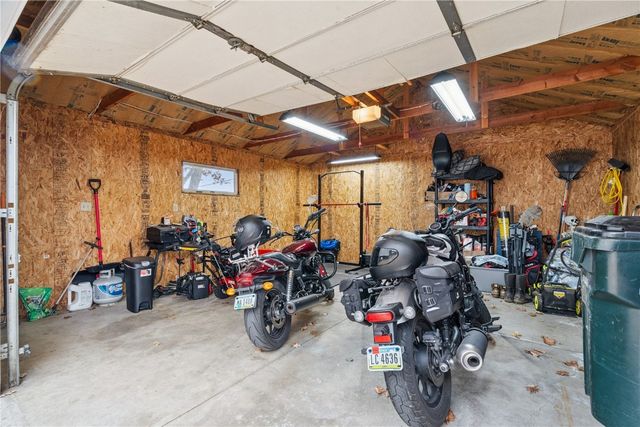 186 22nd Ave SW, Cedar Rapids, IA 52404