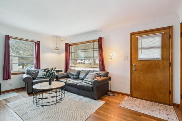 186 22nd Ave SW, Cedar Rapids, IA 52404