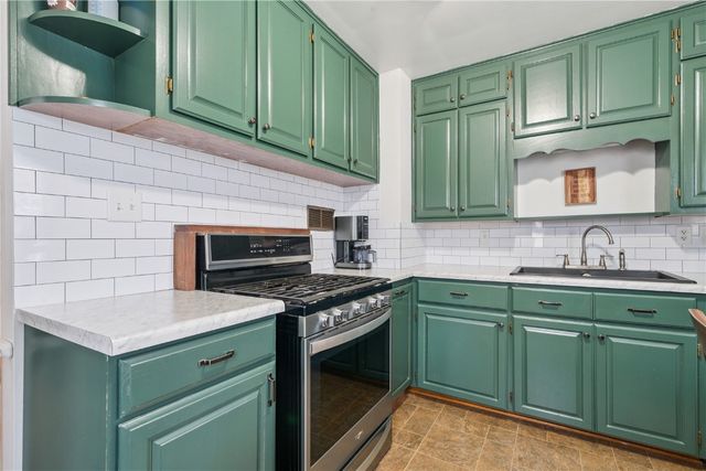 186 22nd Ave SW, Cedar Rapids, IA 52404